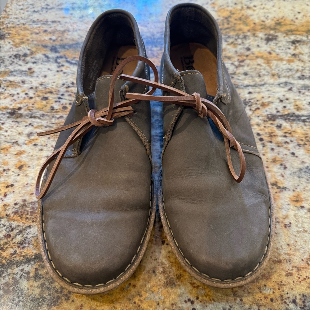 Born Women’s gray leather booties
